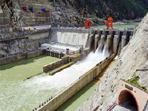 新疆南疆首座無壩式梯級水電站 2019年建成并網發電的建筑與電力系統安裝里程碑